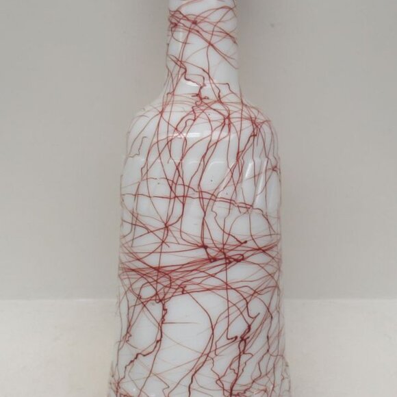 Hazel Atlas White with Red DRIZZLE 10 Inch High Decanter with Screw-On  Lid - Picture 2 of 4